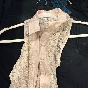 Tan sleeveless lace button up